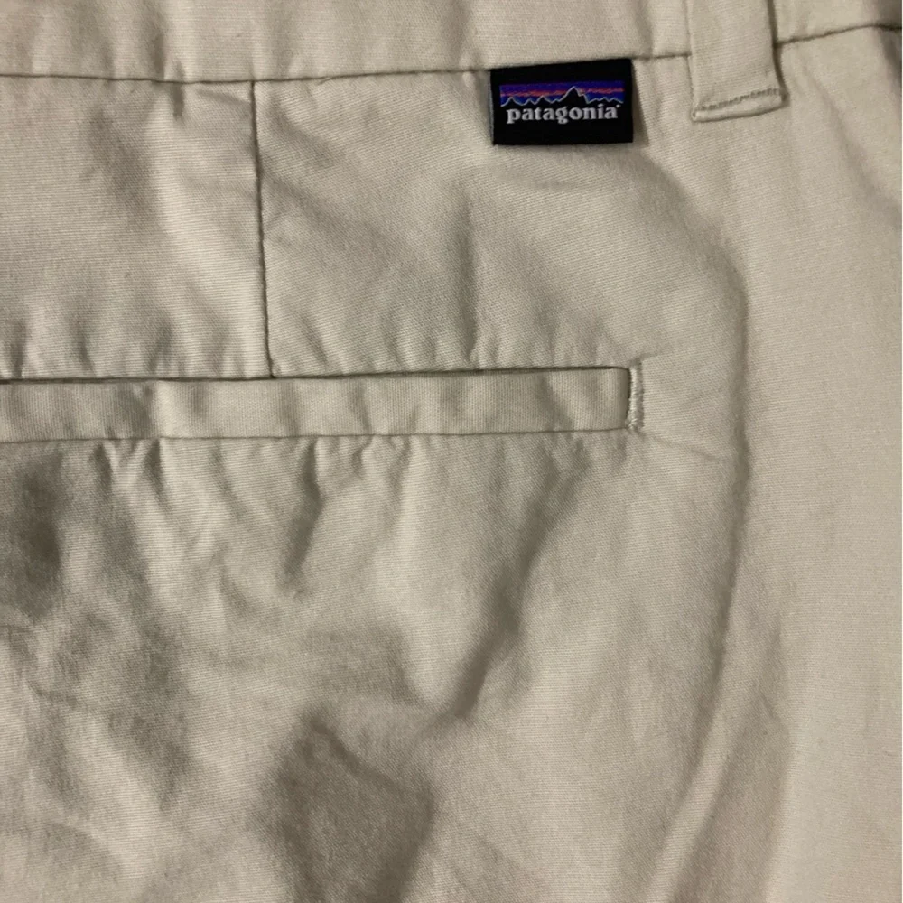 Patagonia Women’s Size 12 Cream‎ Khaki Pants